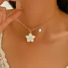 Collar de flores pequeñas de estilo Ins de lujo ligero para mujer, collar con colgante de perla, joyería coreana simple y a la moda, de temperamento dulce
