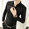 Camisa de rayas ligera de lujo para hombre, camisa de manga larga ajustada, estilo coreano, elegante y de moda, camisa informal de negocios para hombre, top para hombre