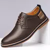 Zapatos de Cuero para Hombre Verano 2025 Negocios Formal Estilo Británico Casual Suela Suave Tendencia Retro Zapatos Derby Dropshipping