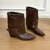 Botas femininas de salto grosso com fivela, moda desértica, estilo retrô, sola macia, versáteis para o outono, novas botas de 2026 de cano médio com pernas de calça