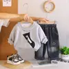 Calça com Bolso de Aba e Zíper para Meninos Primavera e Outono Moletom de Manga Longa Conjunto de Duas Peças Roupas de Bebê 1-5 Anos Novo Conjunto Casual para Recém-Nascidos 2
