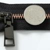 Venta Directa de Fábrica de Cremalleras para Maletas, No. 5 Dientes de Cobre Doble Jalador Dientes Grandes en Y, Cremalleras Metálicas de Gama Alta al por Mayor, Cremalleras para Ropa en Color Pistola