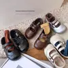 Zapatos de Cuero Vintage para Niñas 2026 Primavera y Otoño Planos Infantiles Brogue Poco Profundo Zapatos de Princesa para Niñas Zapatos para Bebés y Niños Pequeños Modernos