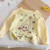 Novas roupas de primavera para meninas: Camiseta de manga comprida com estampa de estrelas, blusa de manga comprida infantil, adequada para usar por baixo ou por cima, roupa infantil moderna