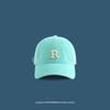 Gorra con visera de etiqueta R de copa suave estilo japonés bordada protección solar estilo coreano gorra de béisbol para hombres y mujeres en todas las estaciones mostrando rostro pequeño sistema de color dopamina