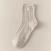 Meias de cor sólida com botões até o meio da panturrilha para mulheres, outono e inverno, em um estilo simples, elegante e colegial, com mistura de algodão e um design longo com babados.