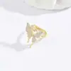 2025 Nuevos Puños para Oreja de Lujo que Conservan el Color Mariposa Metal Zircón Incrustados con Diamante Pendientes de Perla Accesorios Venta al por Mayor del Fabricante
