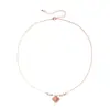 Estilo Doce e Cool, Fashion, Luxo Leve e de Alta Qualidade, Colar Rosa com Flor de Trevo de Quatro Folhas Incrustada com Zircônia, Corrente Elegante Versátil para o Dia a Dia