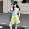 Conjunto Infantil Verão 2025 Novo Conjunto de Verão Infantil Estilo Ocidental Regata Sem Mangas Shorts Esportivos Casuais Conjunto de Duas Peças