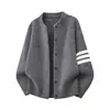 2026 Nuevo Suéter Casual de Tres Rayas para Hombre Moda de Marca Tendencia Cardigan Tejido Holgado Talla Grande Abrigo Suéter Hombre