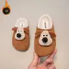 Zapatos de algodón para niños, nuevos de invierno para niñas, dibujos animados lindos, zapatos de exterior con pelo, versátiles, a la moda, con felpa, zapatos tipo Birkenstock para niña