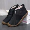 Zapatos de algodón de caña alta nuevos para invierno 2026 con suelas suaves, antideslizantes, forrados de felpa, engrosados, ligeros, casuales, modernos, botas de nieve para mamás
