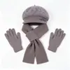 Conjunto de tres piezas para mujeres de mediana edad y mayores: gorro de punto grueso y cálido de otoño e invierno, gorra de béisbol de pelo de conejo, bufanda y guantes