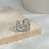 Anillo abierto personalizado bañado en oro real con incrustaciones de circonita para mujer, anillo geométrico de diseño nicho, exquisito anillo para el dedo índice al por mayor