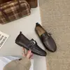 Nuevos Mocasines Planos Estilo Coreano para Mujer Zapatos Individuales Versátiles Zapatos Pequeños de Cuero Otoño 2026 Moda Casual Suela Suave Slip-ons