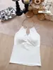 Nuevo Top de Tirantes Puro Deseo con Escote en V Profundo y Empalmes, Cuello Halter con Gargantilla Dorada, Corte Ajustado con Copas Fijas, Top Versátil para Chicas Atrevidas