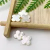 Cabujón Tallado Irregular de Nácar Blanco Natural Personalizado Trébol de Cuatro Hojas Incrustación de Concha Relieve Anillo con Forma de Huevo DIY Cara Redonda