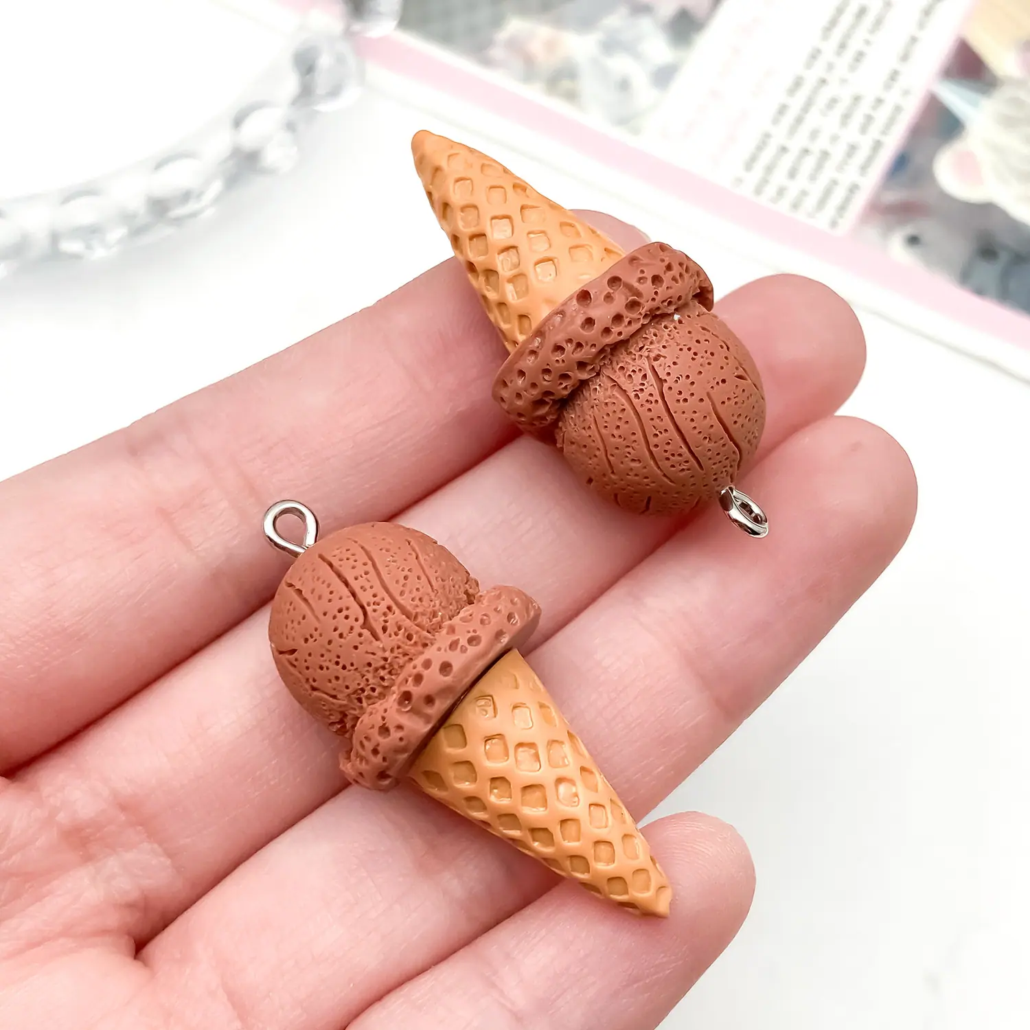 23826-JD3-咖色树脂冰淇淋甜筒37x17x17mm-