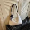 2026 Bolso de Hombro Cruzado Versátil para Viajes Diarios Otoño Invierno Nueva Colección Gran Capacidad Diseño de Alta Gama Tipo Bollo