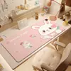 Alfombrilla de escritorio calefactable con temática de dibujos animados para uso en la oficina, perfecta para el invierno, diseñada para estaciones de trabajo de mujeres, proporcionando calor para las manos y sirviendo como protector de escritorio, con un tamaño extragrande adecuado para teclados y ratones