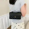 Bolso de mano de alta gama nuevo y exquisito de moda, simple y versátil, bolso pequeño popular estilo Chanel con patrón de diamantes, bolso de hombro y cruzado