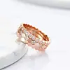 Anillo de Panal de Oro V de Alta Gama para Mujer Cnc Chapado Eléctrico de 18 Quilates Anillo de Diamantes Completos de Lujo Ligero Dropshipping en Vivo