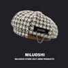 Boina de design de nicho para mulheres, outono e inverno, estilo coreano, chapéu octogonal versátil, chapéu de pintor, corrente de metal, moda retrô europeia e americana