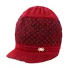 Gorro de tricô de inverno para mulheres de meia-idade e idosas, chapéu de lã quente com forro de fleece, chapéu de algodão espesso para vovó, protege as orelhas e resistente ao frio