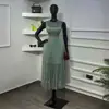 Roupas Femininas Transfronteiriças Europeias e Americanas Verão 2026 Novo Estilo Elegante Gola Redonda Slim Fit Plissado Sem Mangas Vestido de Comprimento Médio