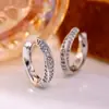 Aretes de oro con incrustaciones de diamantes simples, aretes de círculo de circonita con microincrustaciones exquisitas, aretes versátiles de lujo ligero para el viaje diario, venta al por mayor