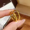 Anillo de Hielo Triturado Redondo Extra Fino Color Arena Dorada de Mismo Estilo de la Tienda Dorada Puzuo para Mujer, Anillo Brillante de Gama Alta para Dedo Índice para Novia
