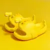 Chinelos Infantis de Dinossauro para Verão, Interno, Antiderrapantes, Sola Grossa, Fofos, para Banho e Uso Externo, Sandálias Pai-Mãe-Filho para Mulheres