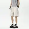 Shorts casuais azuis-marinho com corte enviesado estilo americano para homens, calças de seda gelada de secagem rápida para o verão com um toque jovem e corte solto