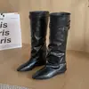 Botas de jinete de cuero de moda con hebilla para mujer, colección otoño/invierno 2026, con punta cuadrada, tacón bajo y diseño de pierna ancha para un look sofisticado