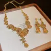 Conjunto de Brincos Quadrados Cravejados de Diamante e Colar de Duas Peças, Fashion, Leve, Colar Luxuoso e de Alta Qualidade, Conjunto de Joias Elegante e Versátil