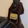 Bolsa feminina retrô de nicho super popular, nova bolsa transversal versátil de outono 2026, bolsa de mão quadrada pequena casual de alta qualidade