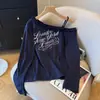 Camiseta Feminina Plus Size com Estampa de Letras, Ombro Caído, Manga Longa, Nova Coleção Outono, Modelagem Solta, Ombro a Ombro, Elegante, Rejuvenescedor, Gola de Renda