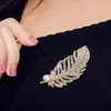 Versão coreana de broche de pérola e diamante de alta qualidade, moda, anti-luz, fivela de lenço de borboleta, pino fino de alta qualidade, atacado de vestuário