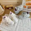 Tênis fofos para meninas 2026 nova moda infantil primavera e outono laço tênis pai tênis de corrida com sola macia para meninas