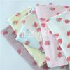 Algodón y cáñamo crepé gasa de doble capa estampado de fresas tela para ropa de casa seersucker ropa de luna tela para pijamas