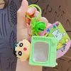 Llavero de Muñeca Dinámica Dimensión Pequeña Crayon Original Colgante Pequeño Llavero para Mochila Escolar de Pareja Colgante Pequeño Regalo