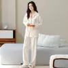 Conjunto de pijama de outono, algodão puro, novo estilo casual de desenho animado para mulheres, pode ser usado fora, cardigã com lapela, conjunto de duas peças para casa
