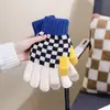Guantes de pantalla táctil estilo coreano para Otoño e Invierno, guantes retro versátiles para mujer, guantes de punto de cinco dedos con contraste de color para estudiante, guantes gruesos de ciclismo para pareja