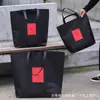 Bolsa de compras não tecida em formato de arco de lua, grande capacidade, feita sob medida para lojas de roupas, bolsas de publicidade e promocionais corporativas, sacolas de presente