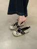 Primer Encuentro con los Zapatos Mary Jane Rojos de la Temporada para Mujer, Colección Primavera Temprana 2026, Combinados con Faldas, Zapatos de Noche con Lazo de Ballet