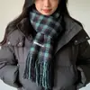 Cachecol Xadrez Azul-Esverdeado Super Bonito Estilo Coreano para Mulheres, Novo Cachecol de Pescoço Espesso e Quente para Outono e Inverno, Realça a Tez, Xale de Faux Cashmere