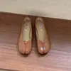 Bailarinas retro plisadas de punta dividida para mujer, nuevo estilo 2026, sin cordones, versátiles, zapatos Mary Jane planos