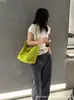 Bolsa de Hombro de Nylon Relajante Roja para Mujer Moda Viajera Ligera Gran Capacidad Tipo Cubo