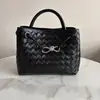 Bolsa Tote Tecida de Couro Genuíno Estilo 2025 para Mulheres, Bolsa de Mão e Bolsa Transversal Versátil de Grande Capacidade, Retro Europeu e Americano Estilo Chanel