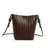 Bolso tejido de verano súper elegante para mujer, nuevo estilo coreano 2026, bolso cruzado de alta gama vintage de nicho para teléfono